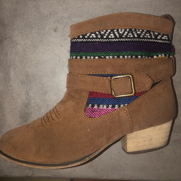 thrifted boots - Picture 1 of 4